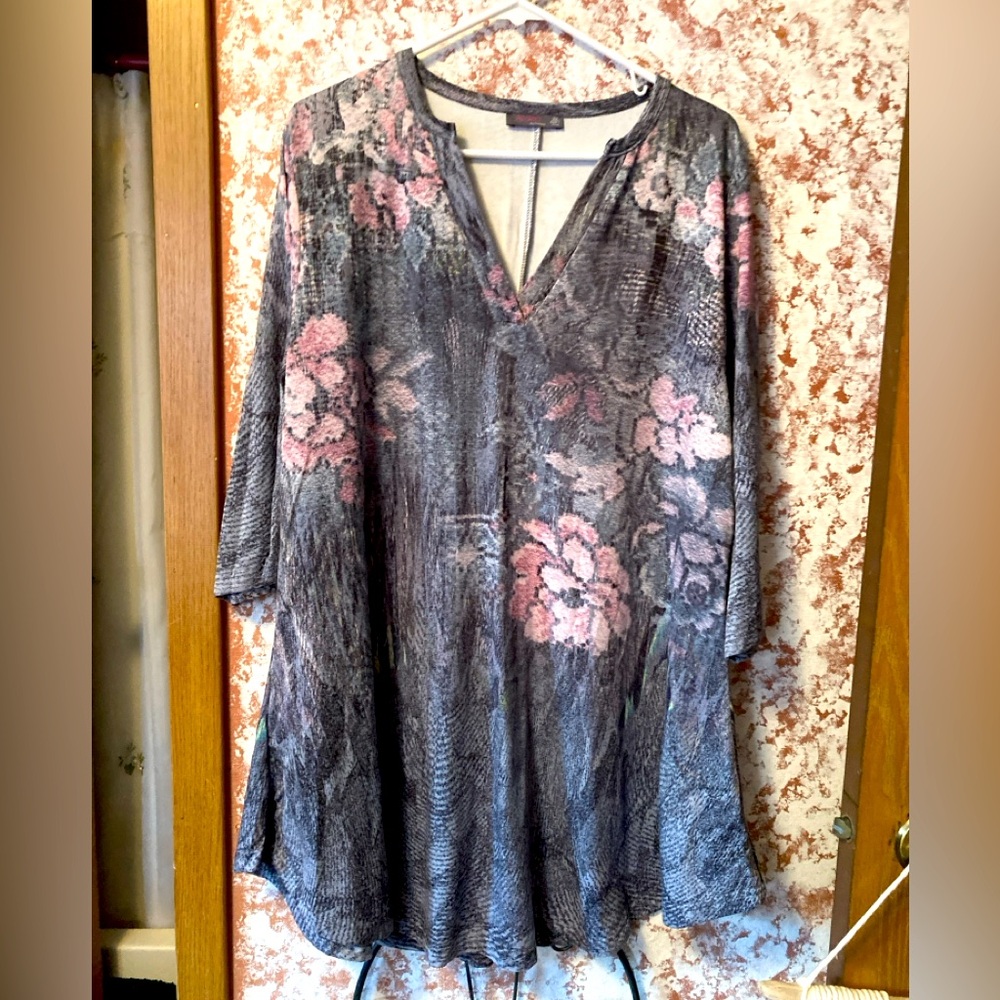 Top/Tunic, Azalea by Firmiana, 3/4 Sleeve, Blue Gray with Pink flowers, 2X